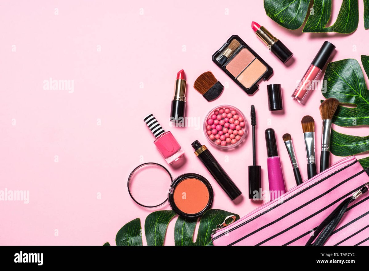 Косметика на однотонном фоне