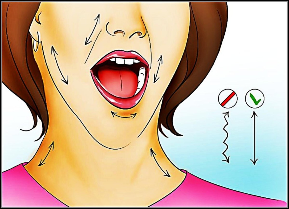 Человек говорит в рупор