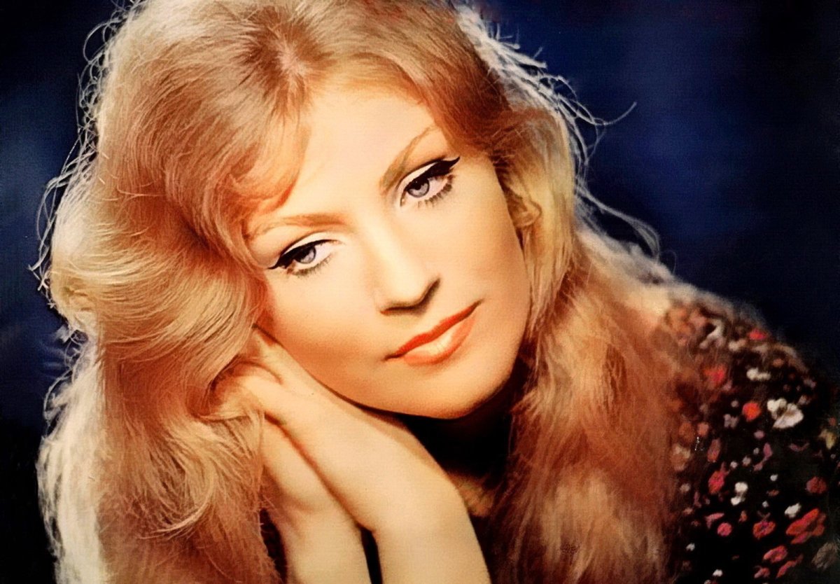 Актриса блондинка Анна Герман