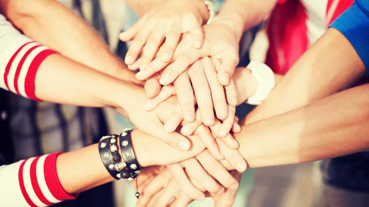 Руки подростков