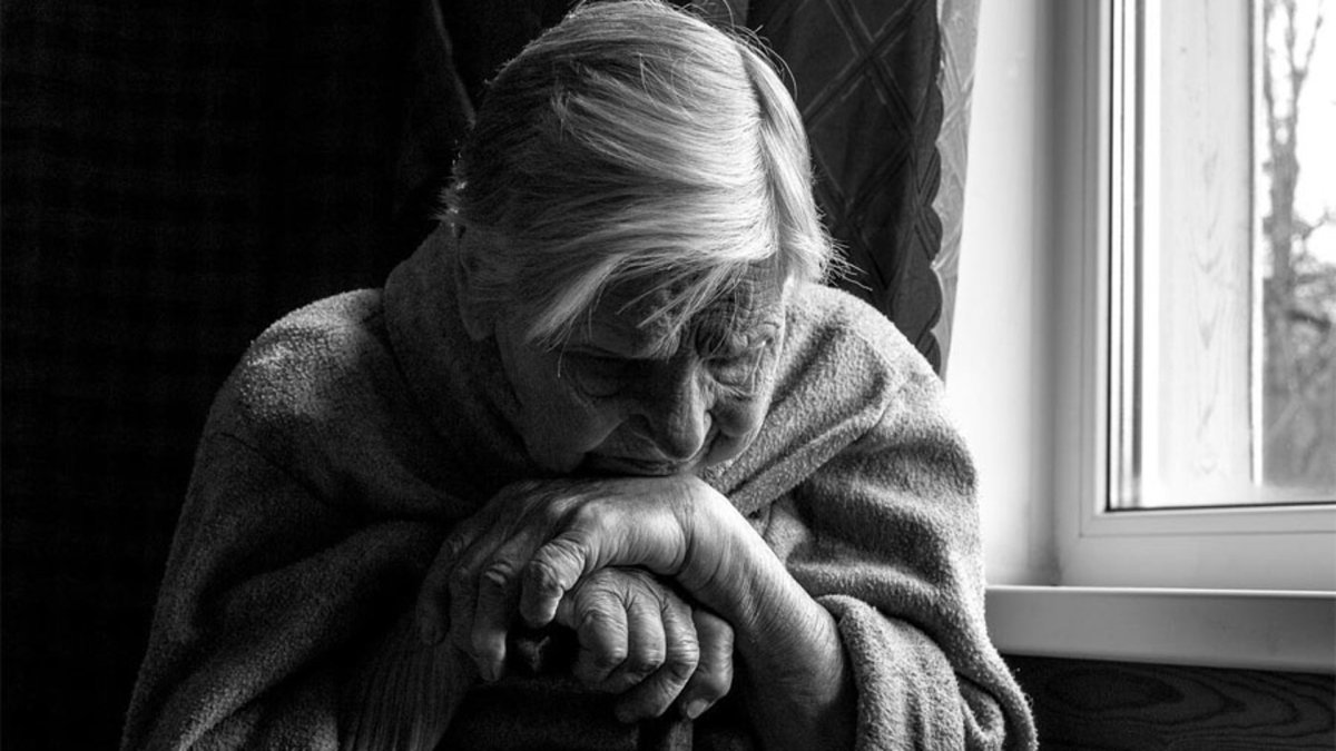 Одинокая бабушка