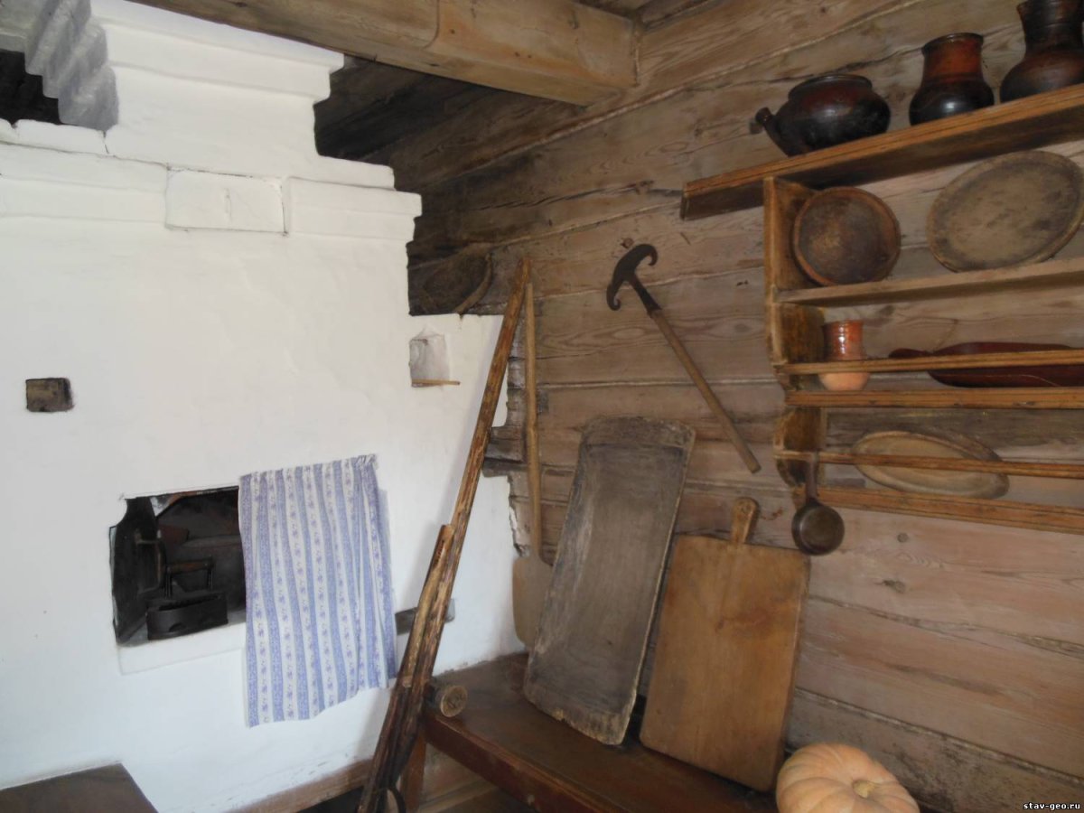 Деревенский дом с печкой