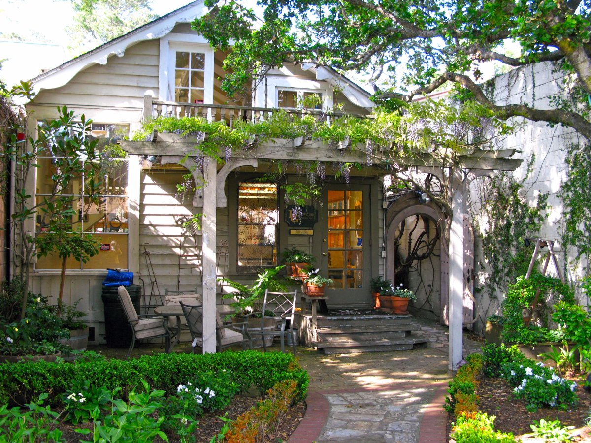 Уютный дачный дворик