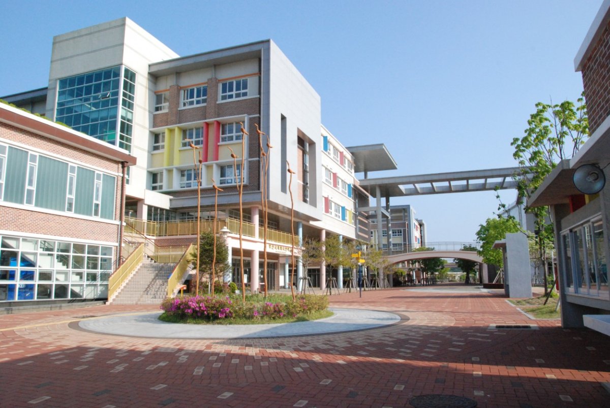 Старшая школа в Корее здание