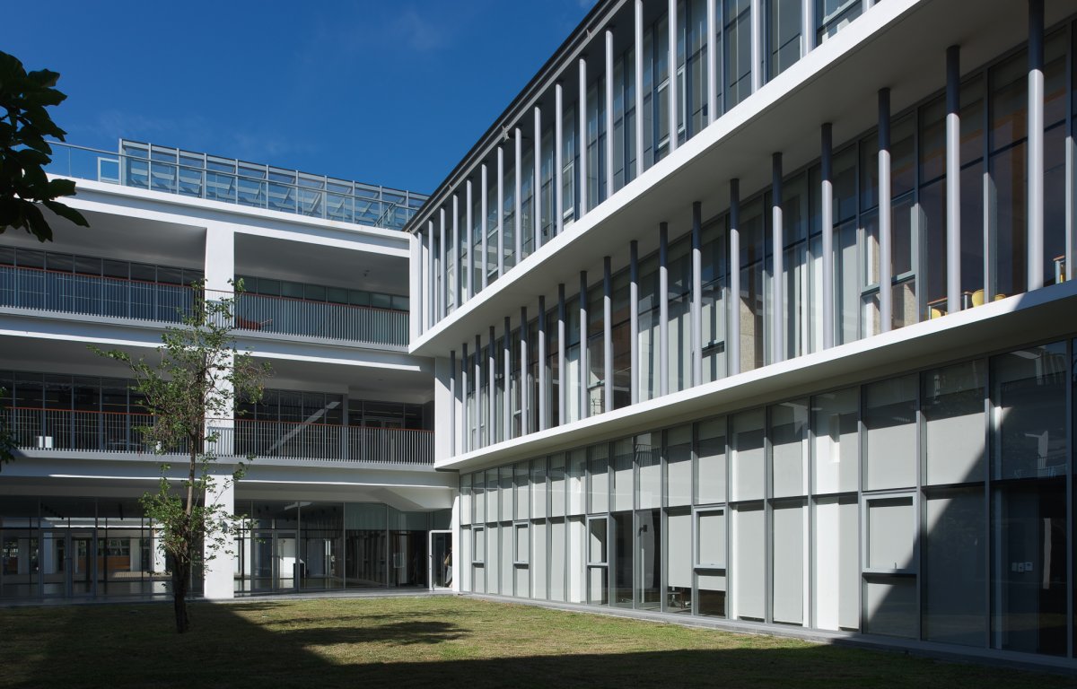 Школа снаружи