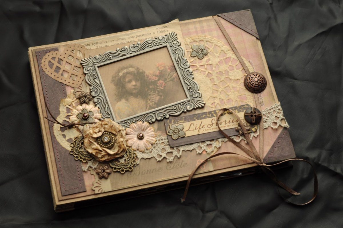 Старинный альбом для фотографий
