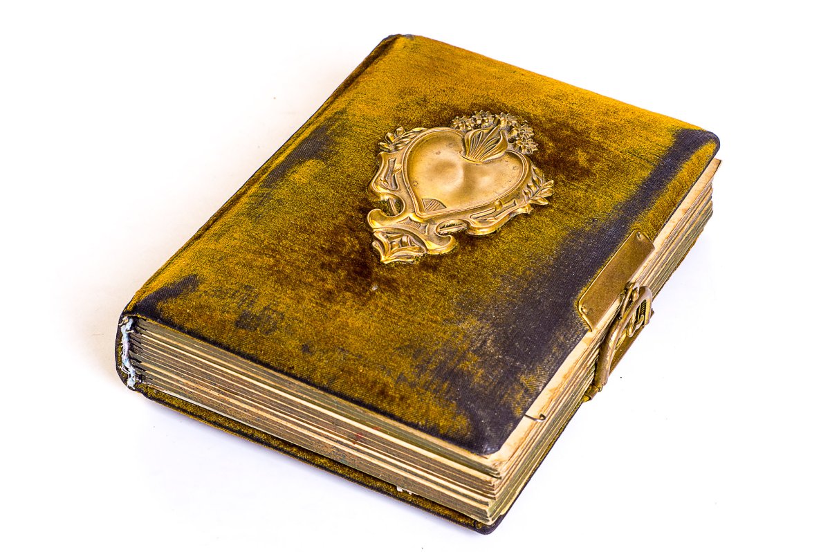 Старинный фотоальбом