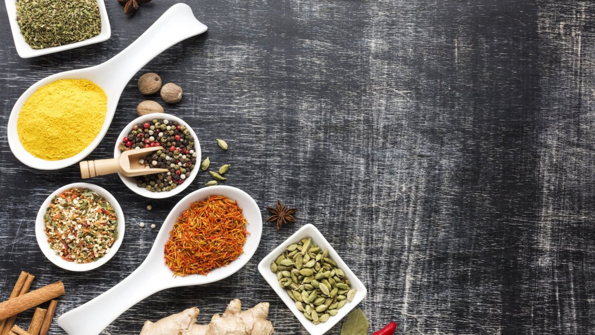 Стол с пряностями