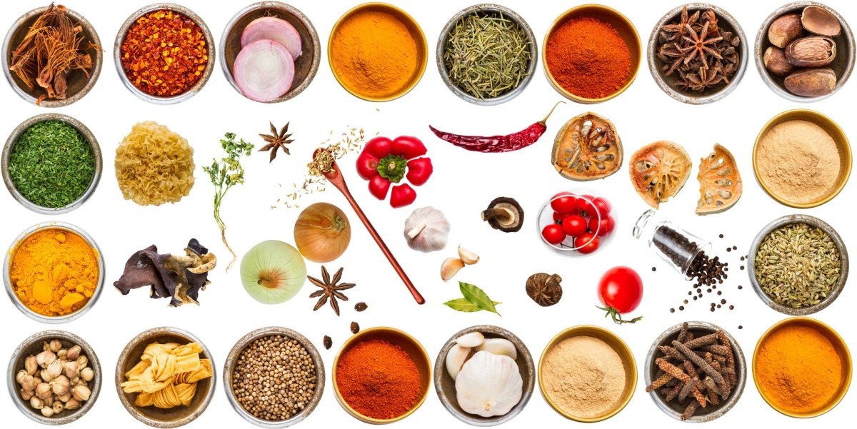Специи на белом фоне