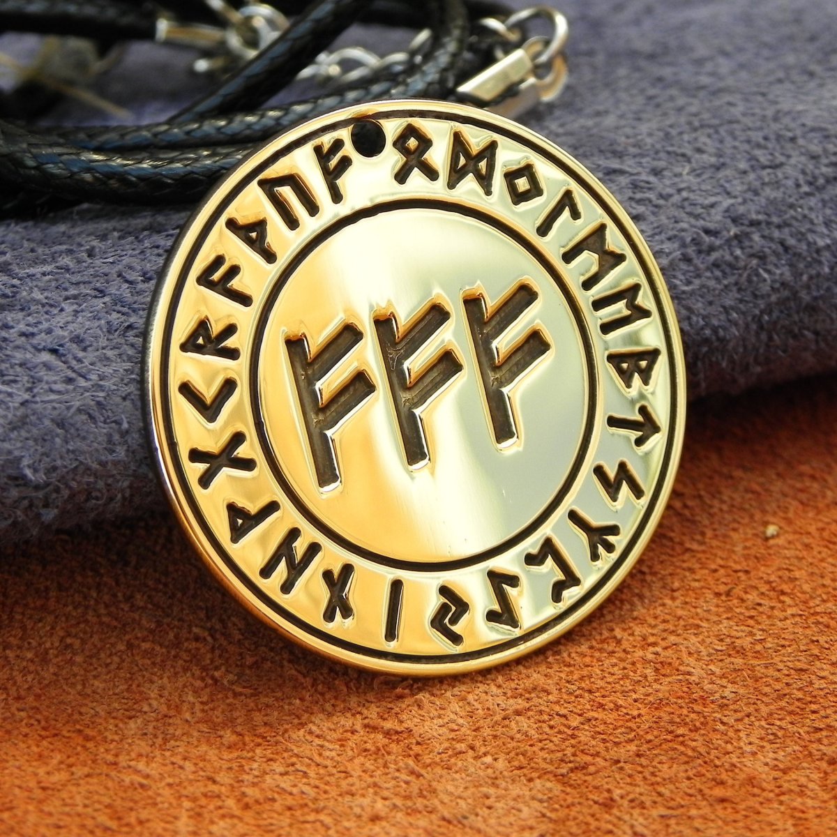 Славянские обереги на заставку телефона