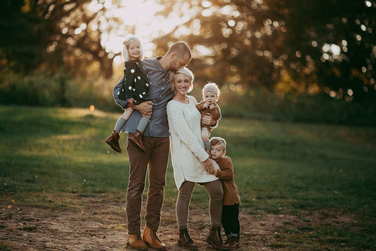 Прогулочная семейная фотосессия