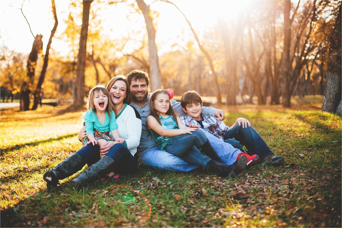 Семейная фотосессия яркая