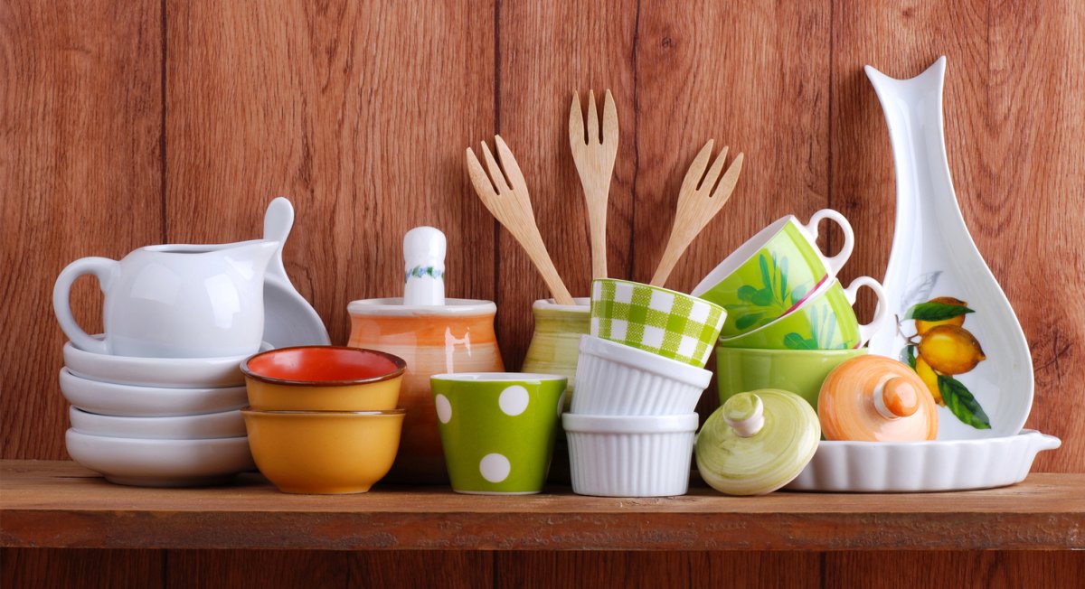 Чайный сервиз на столе