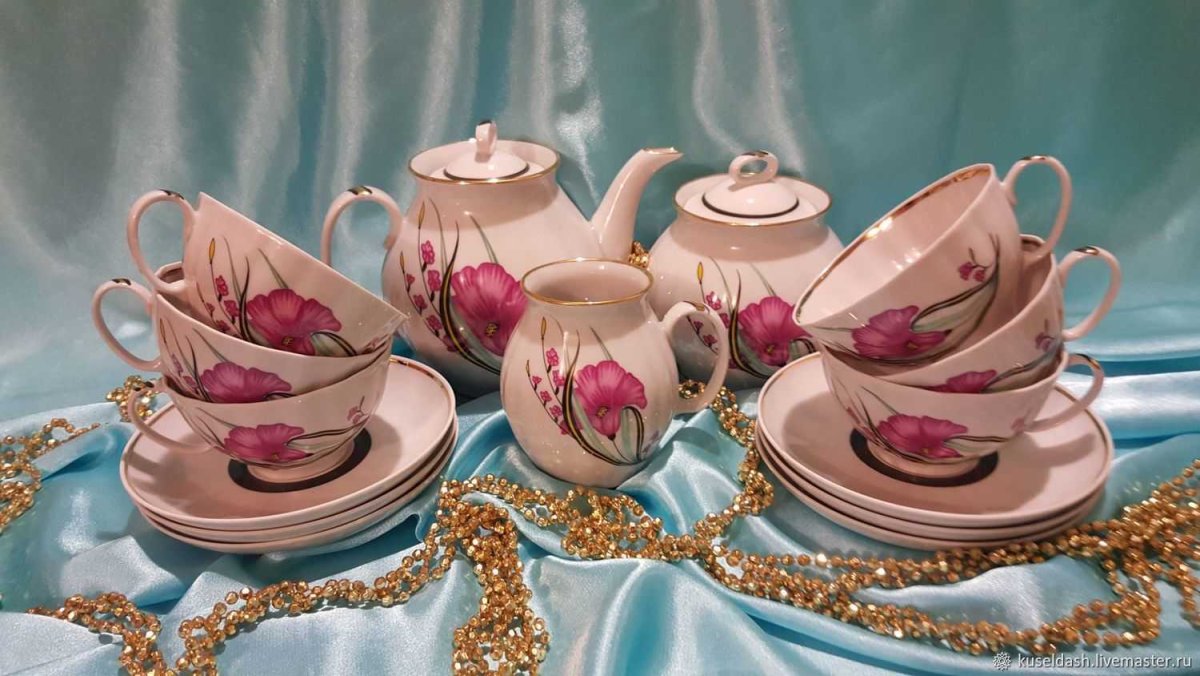 Чашки фарфоровые чайные