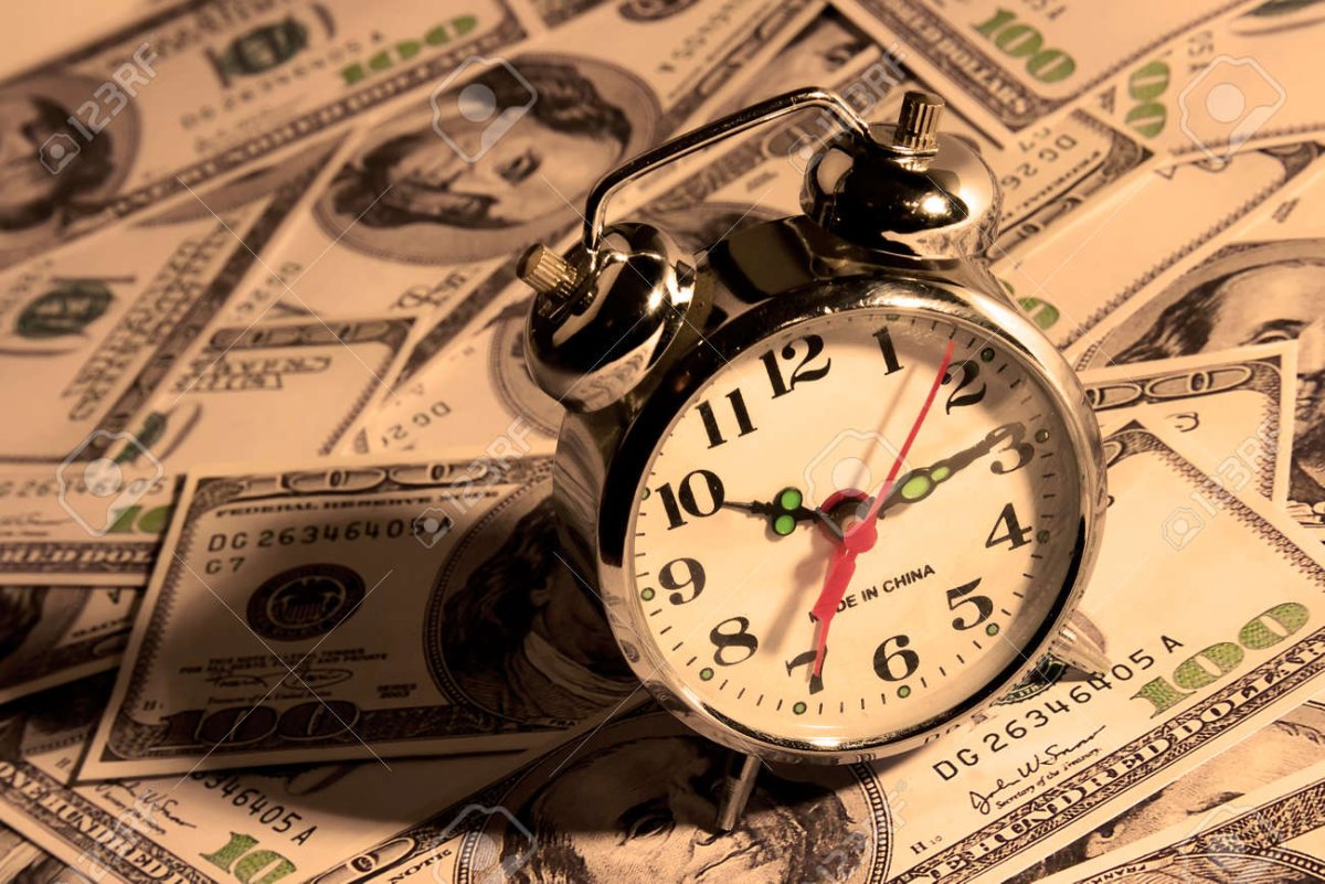 Часы с долларами