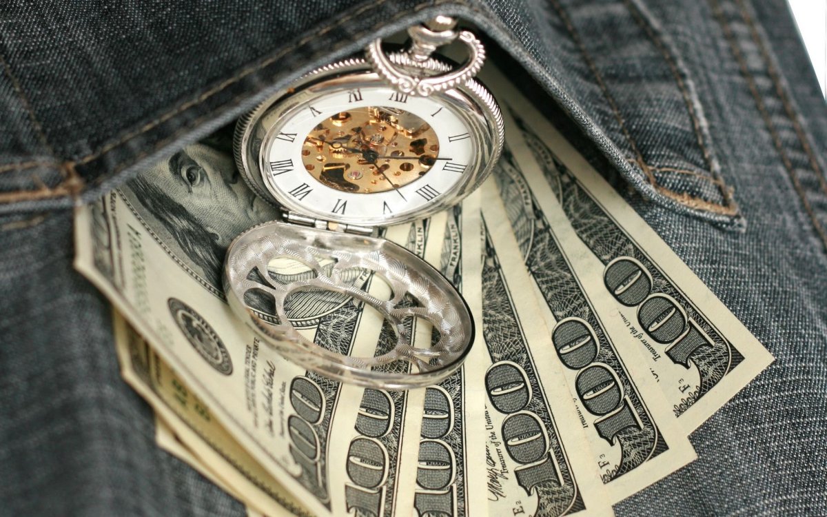 Часы с долларами