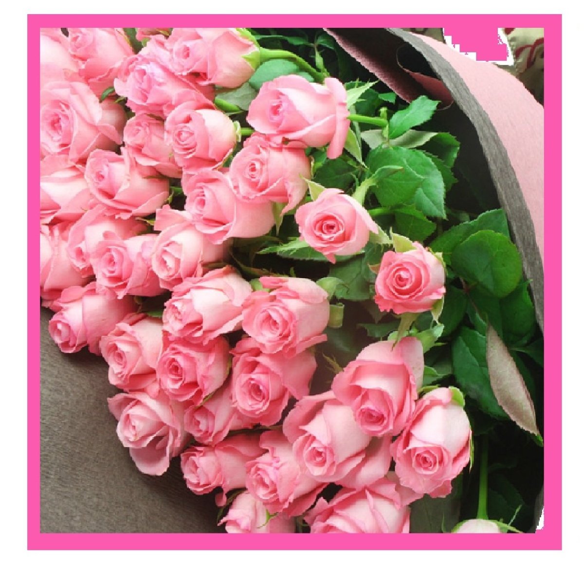 Девушка с букетом сирени