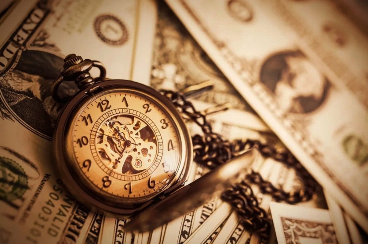 Часы с монетами