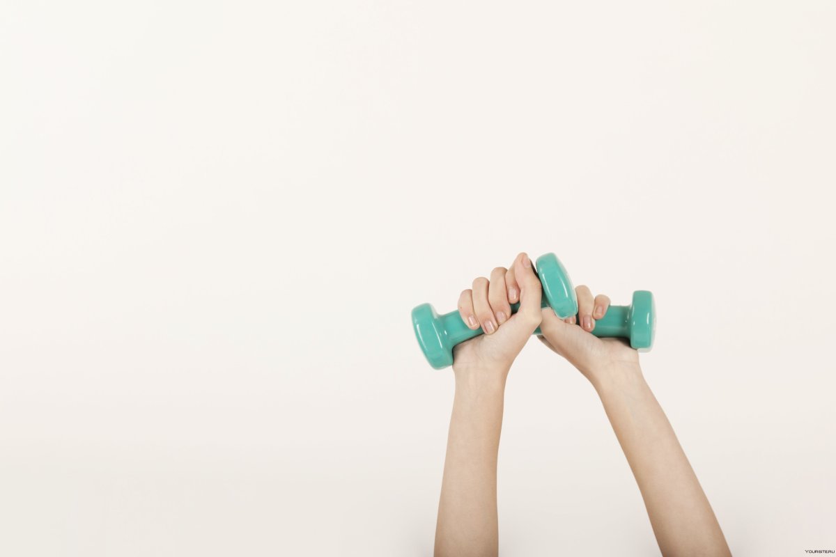 Дети с гантелями