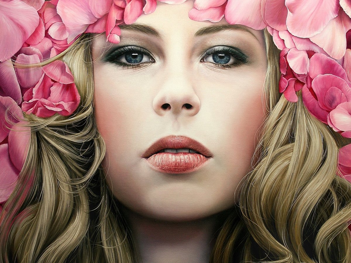 Лицо девушки в цветах