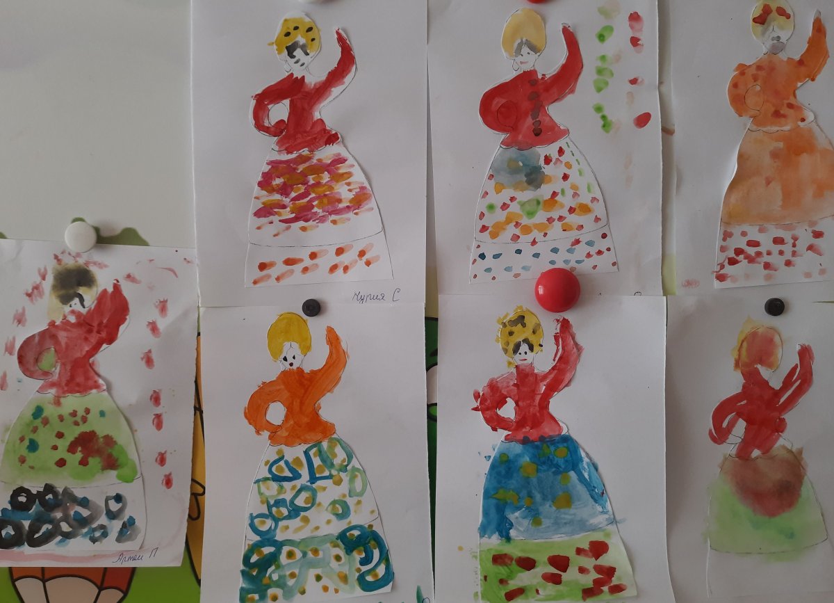 Дымковская игрушка Барыня с зонтиком