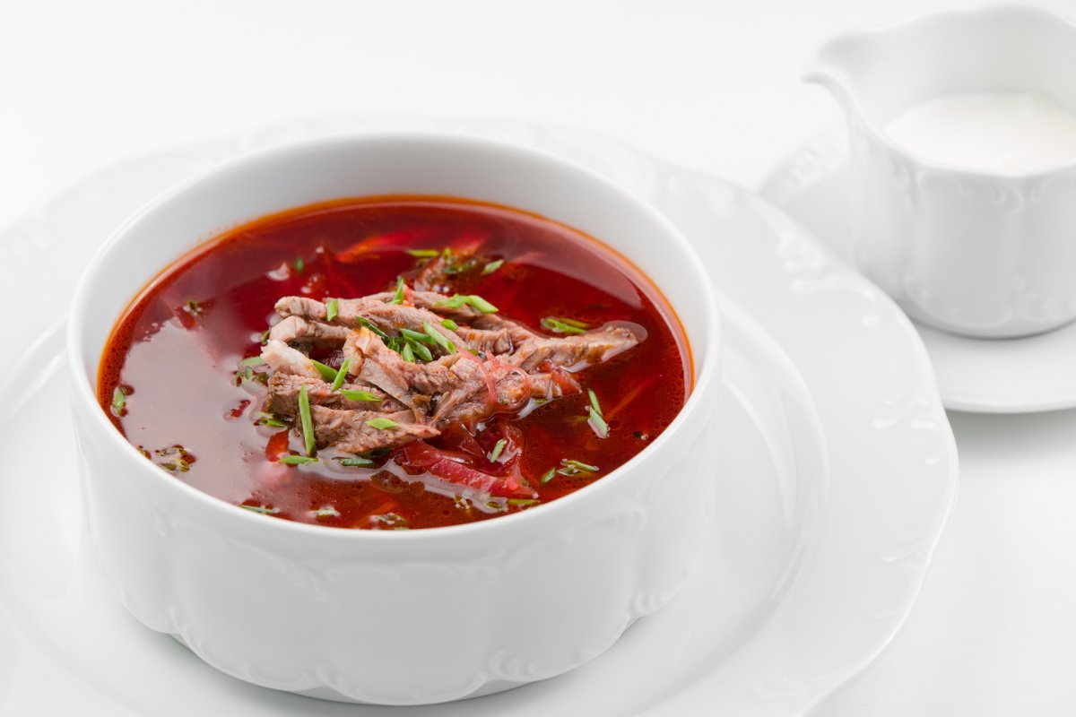 Борщ с говядиной в контейнере