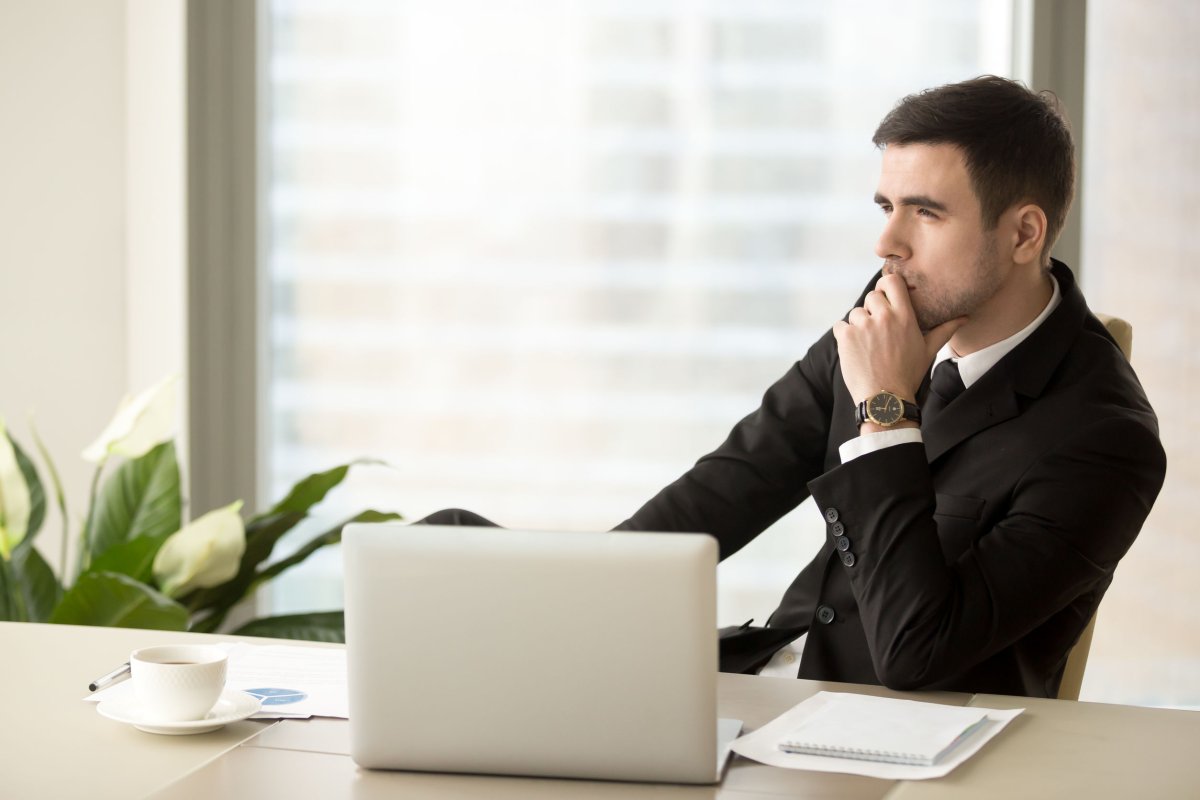 Бизнесмен задумался