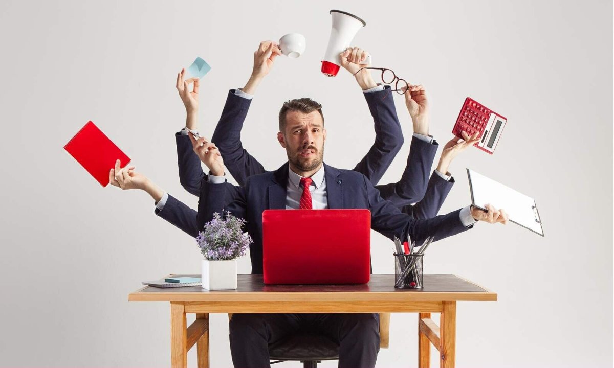 Многорукий Шива в офисе