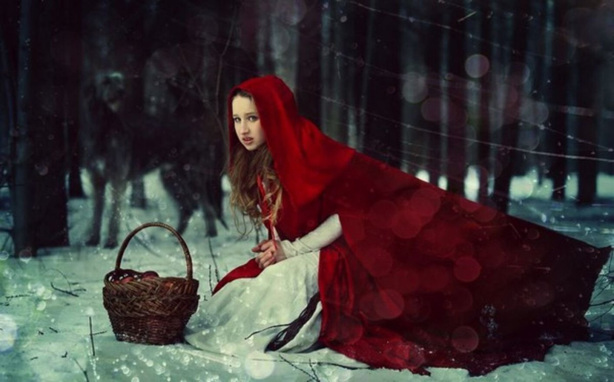 Девушка в Красном плаще