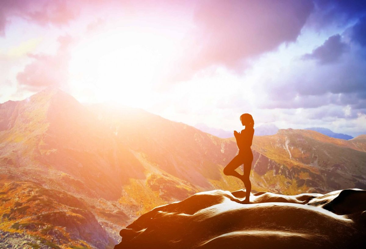 Йога на вершине горы