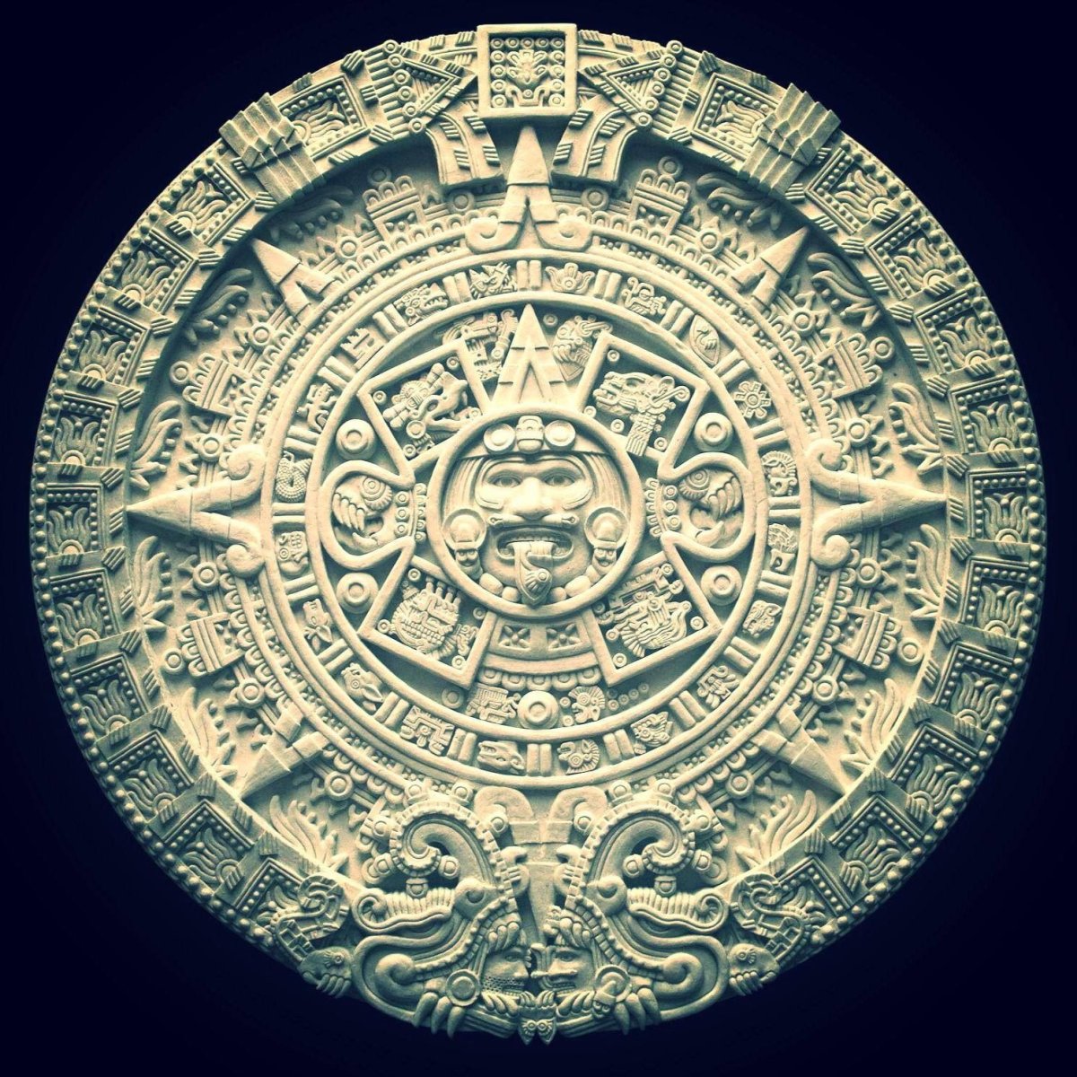 Календарь ацтеков — «Солнечный камень»