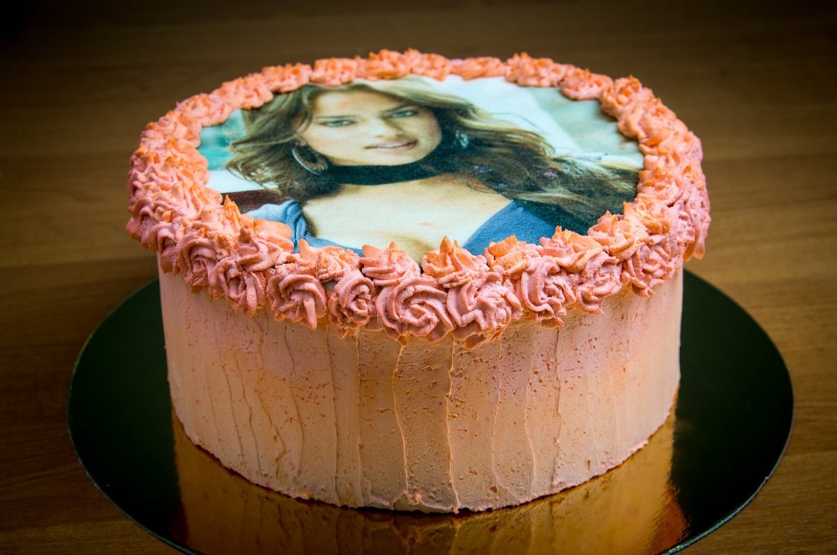 Украшение детского торта с сахарной картинкой