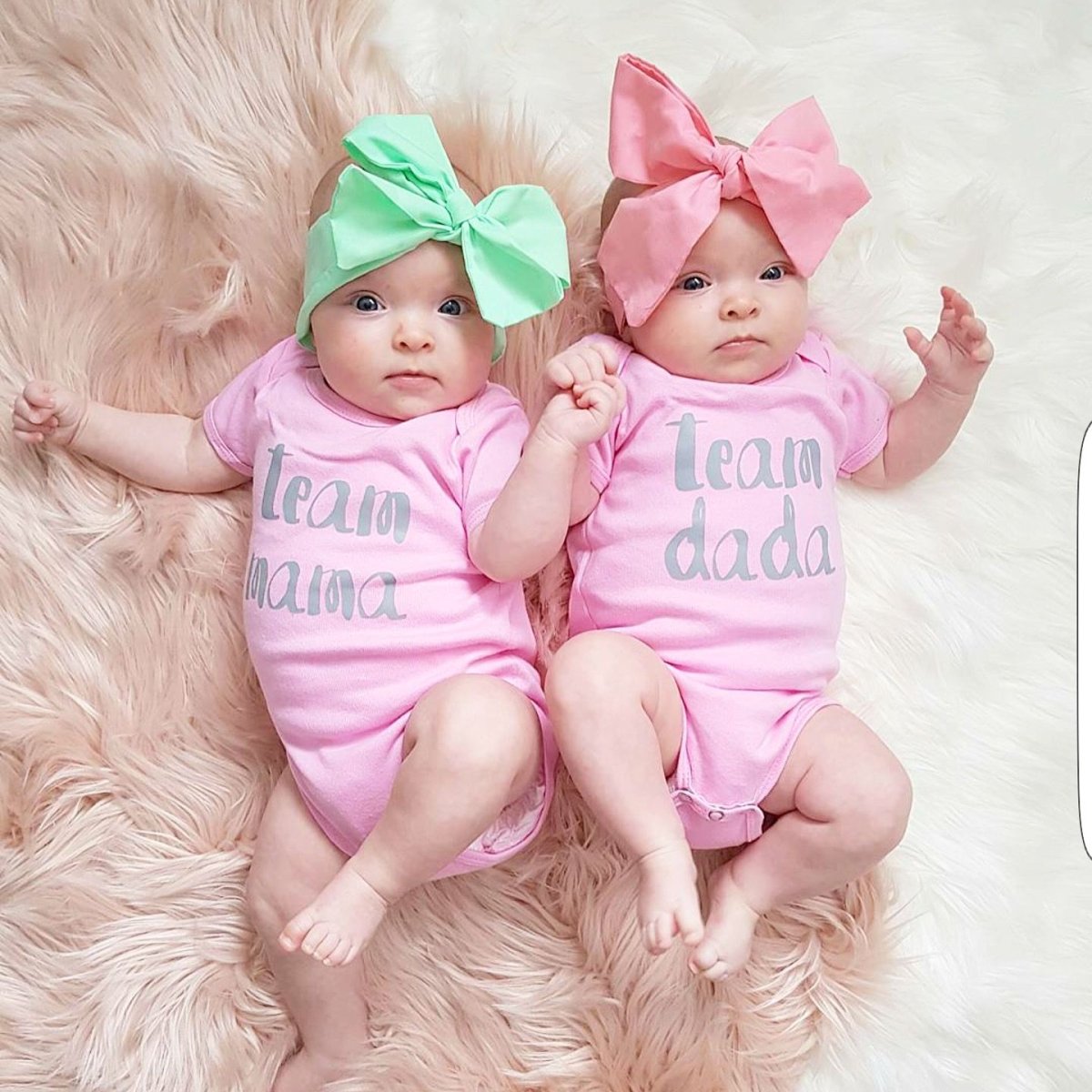 Двойняшки девочки