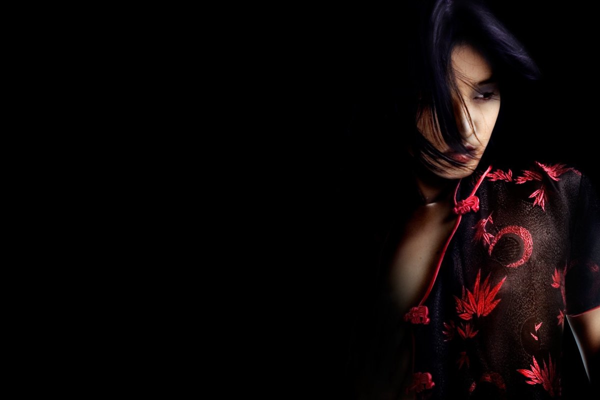 Девушки в темных тонах