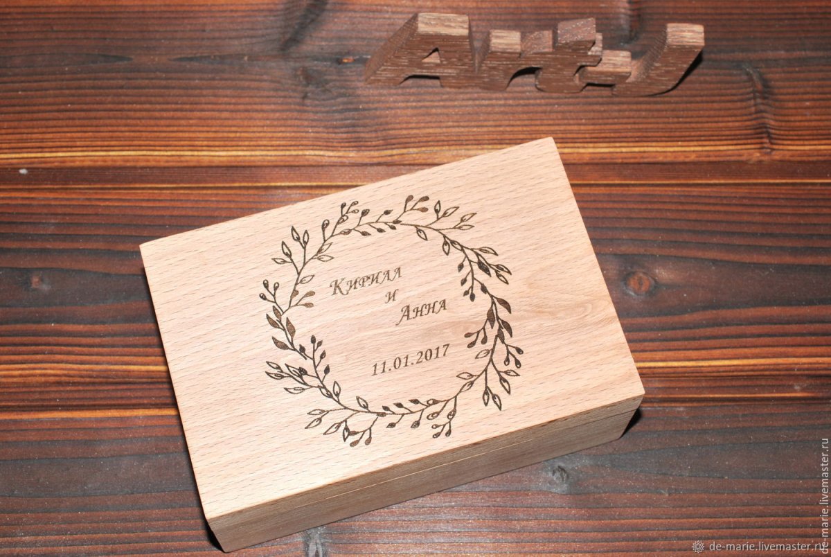 Изображение цветов на памятнике