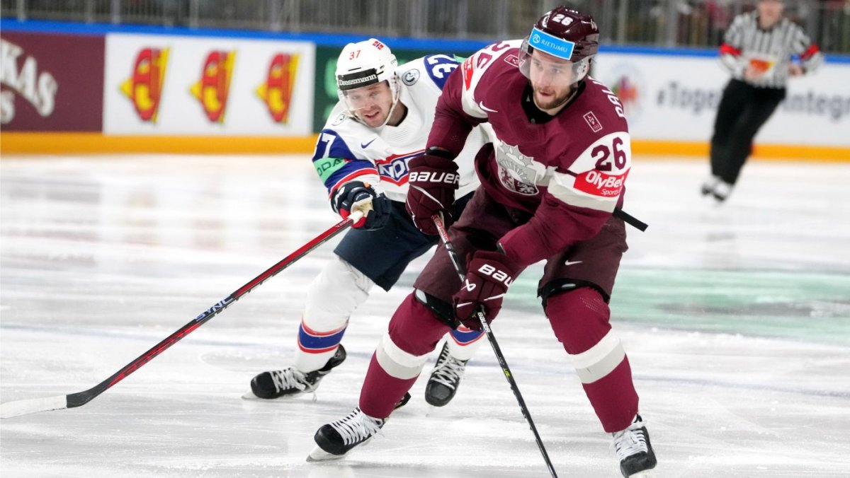 Вратарь хоккейной команды Авангард