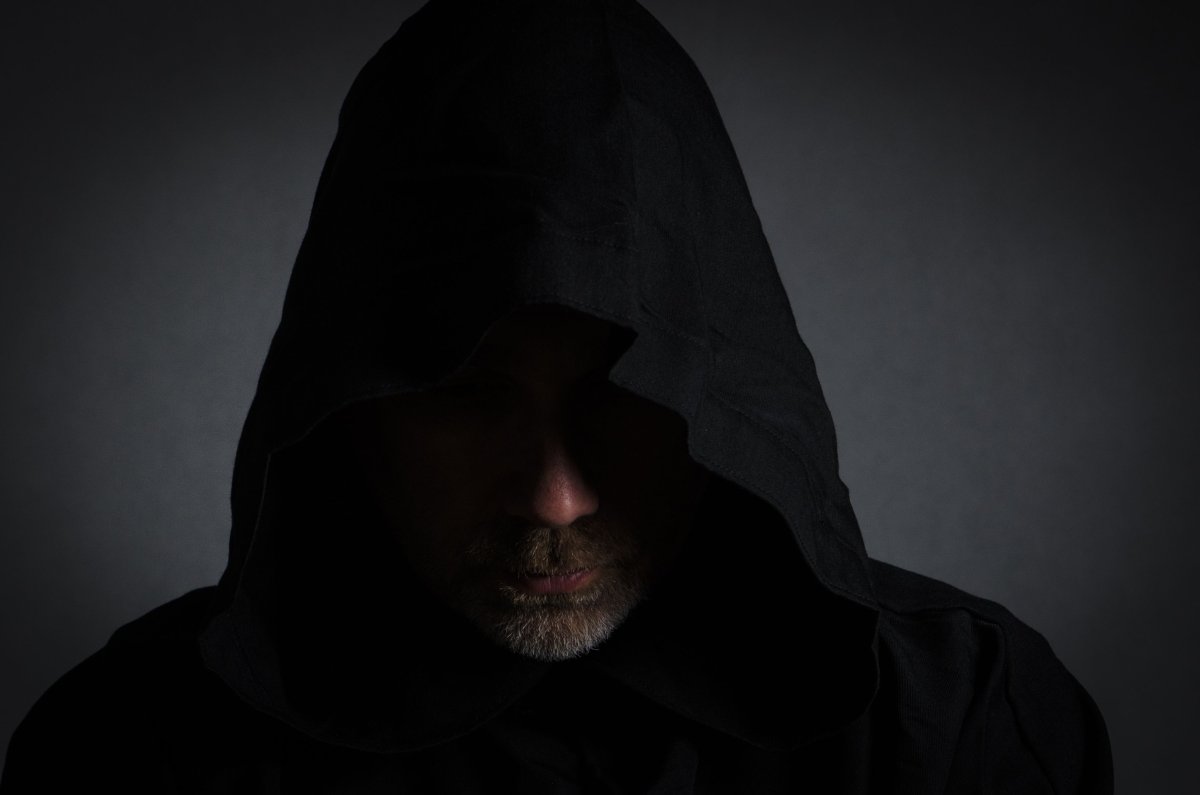 Человек в капюшоне