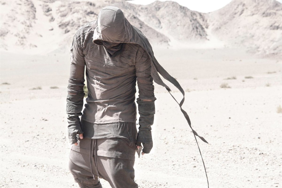 Парень в черном