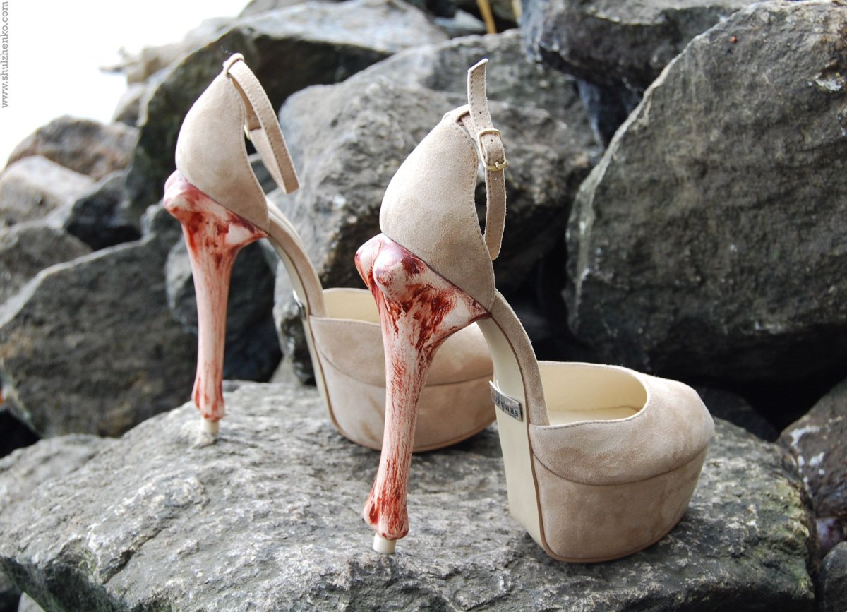 Туфли с костями