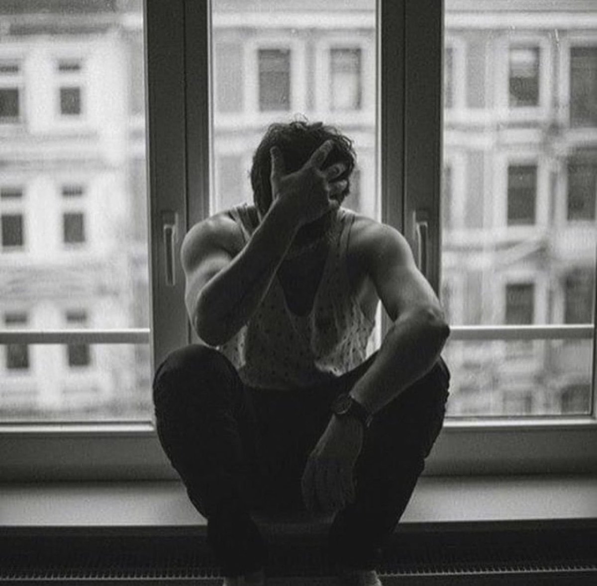 Грустный парень