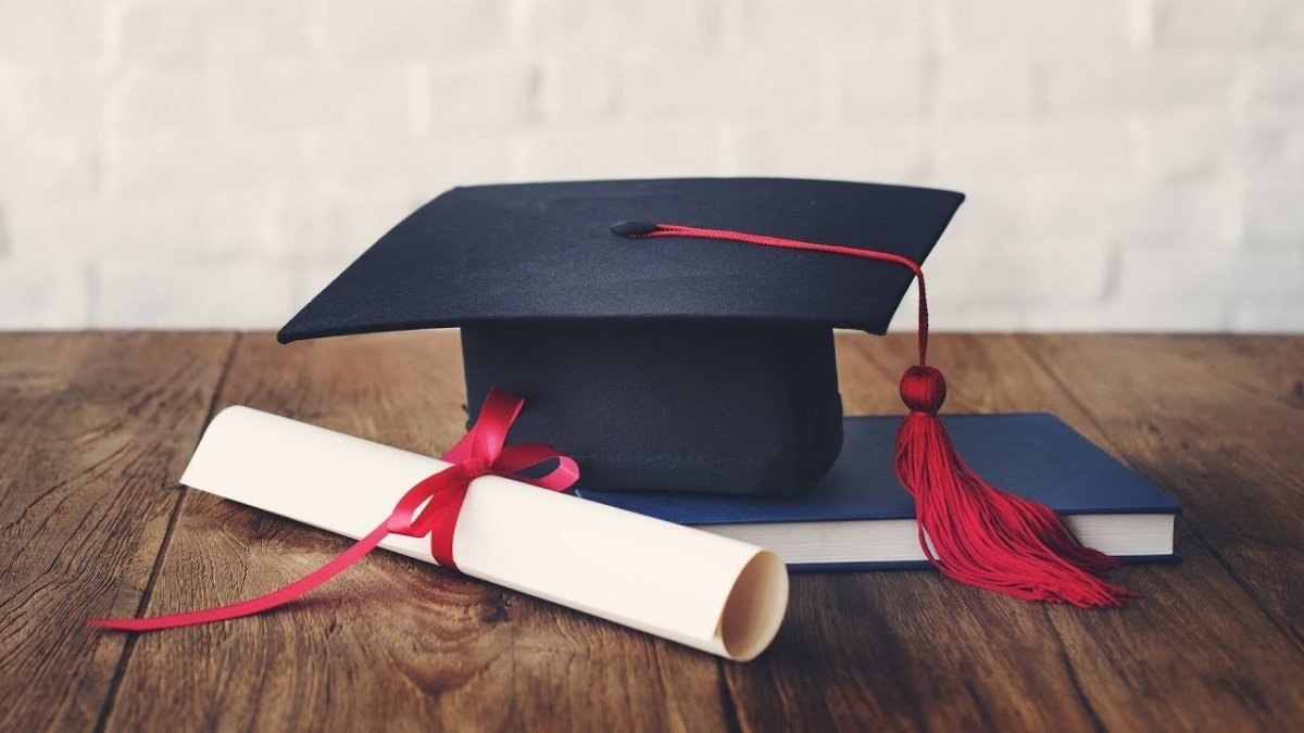 Шапочка бакалавра