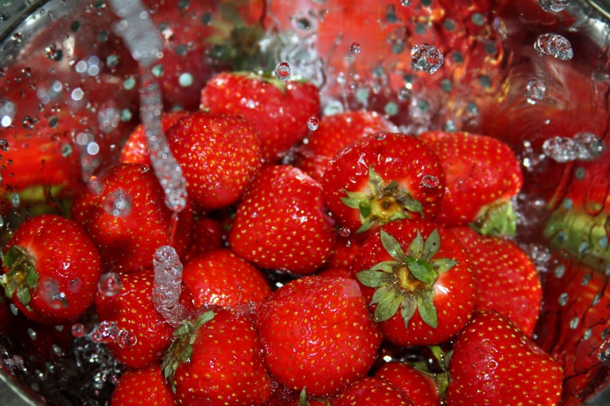 Ягоды в каплях воды