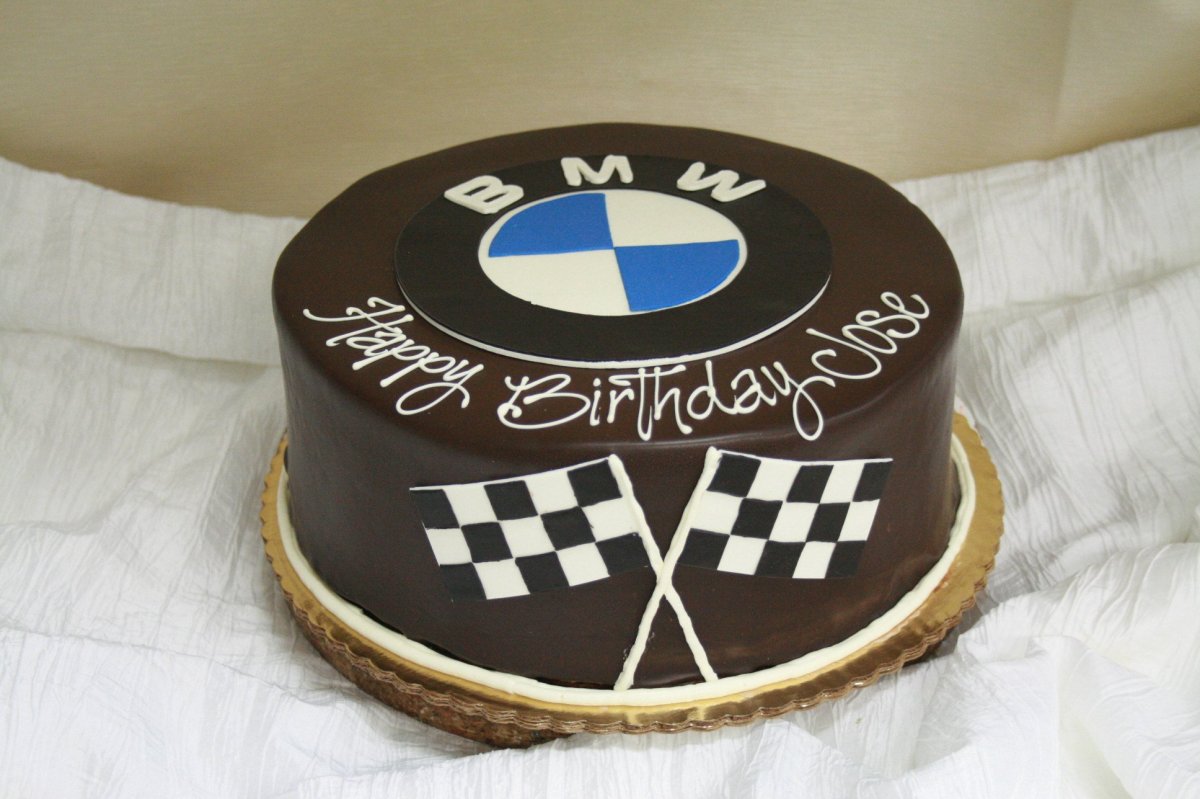 Торт с логотипом БМВ