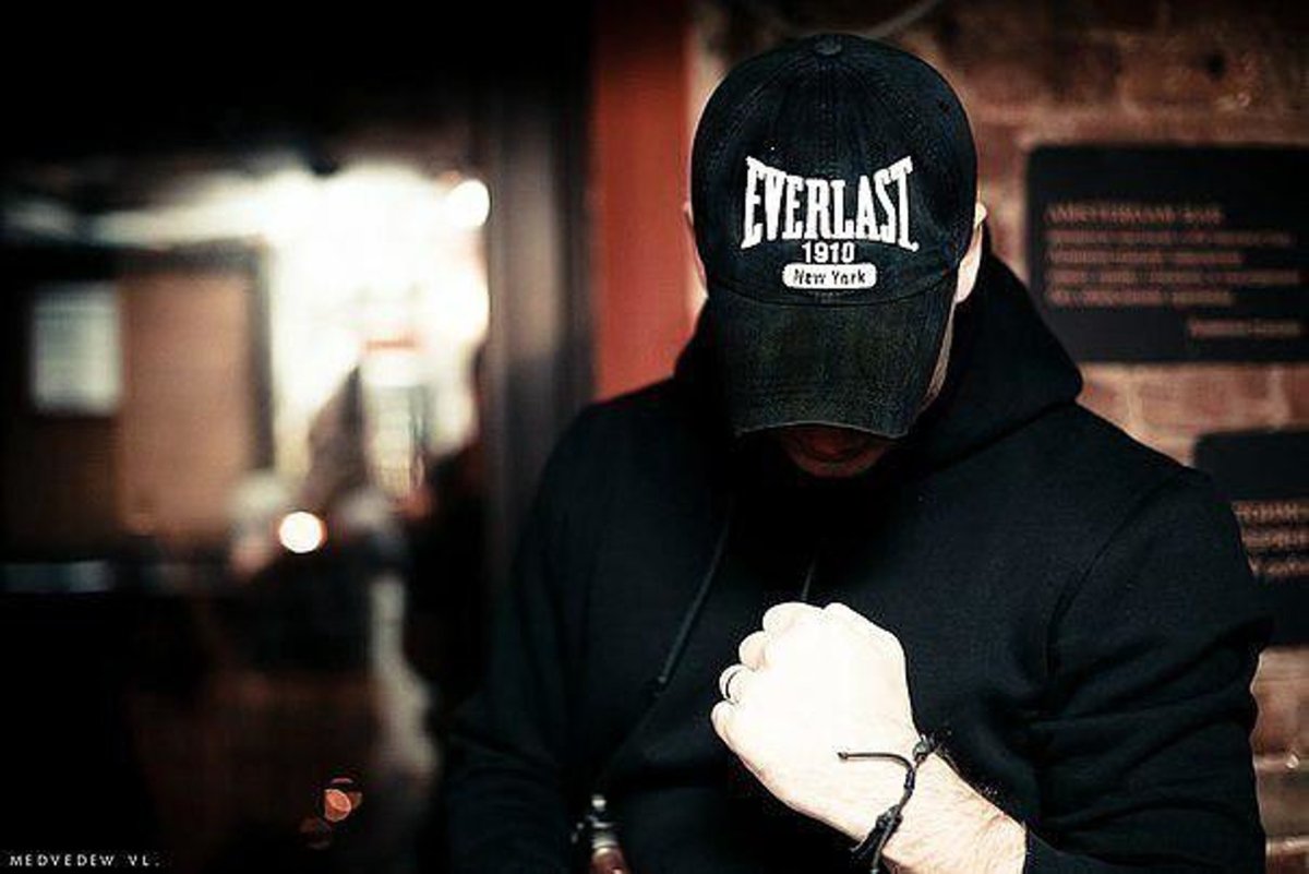 Парень хулиган