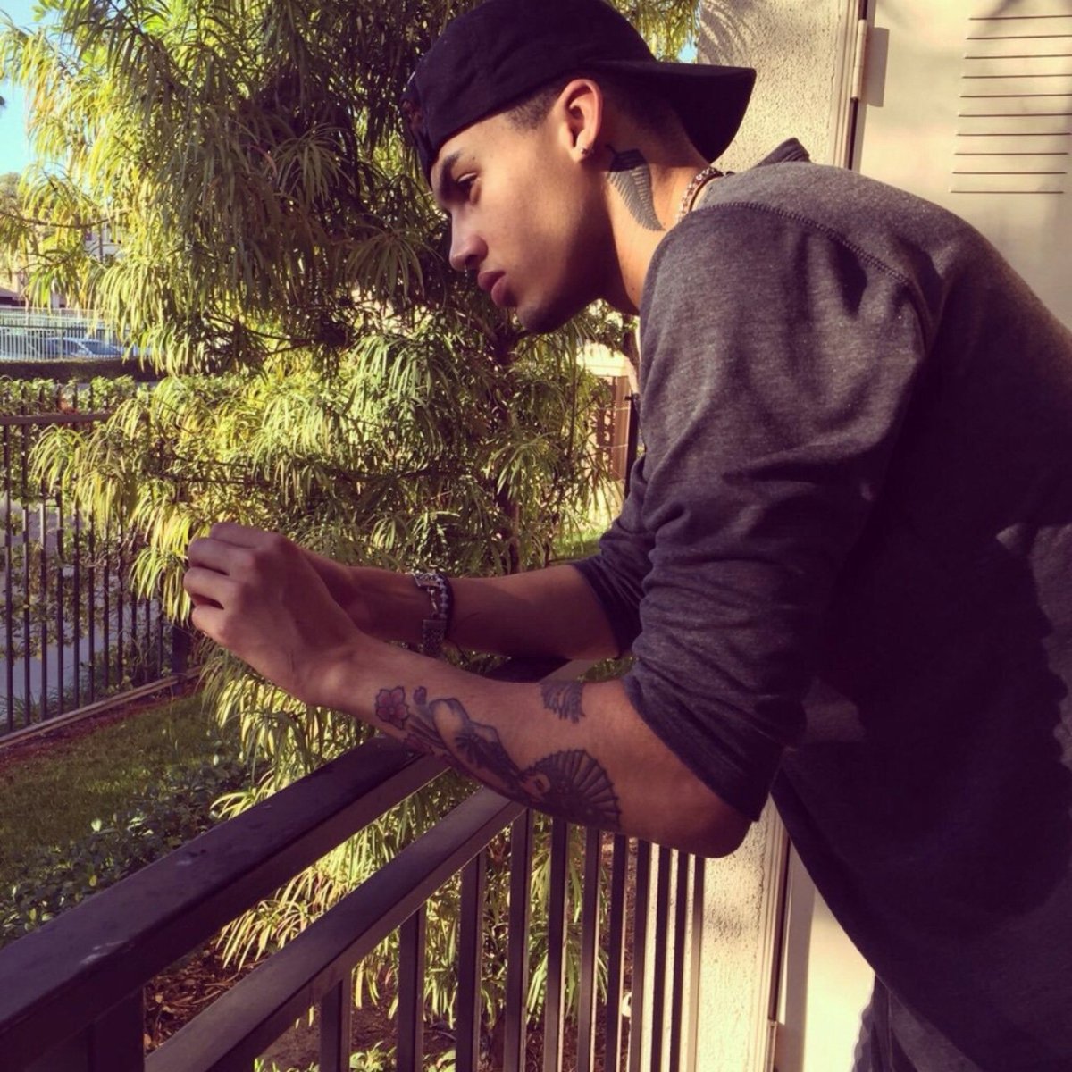 Парень хулиган