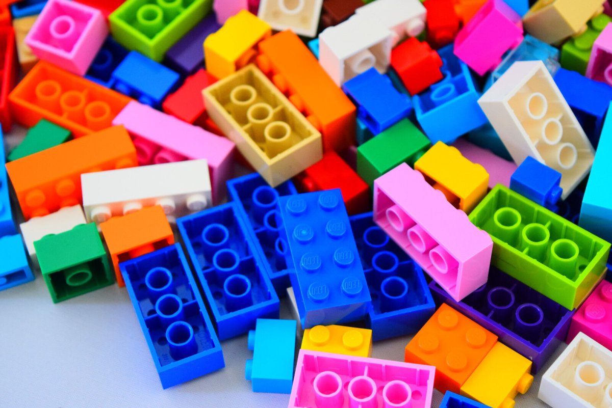 Разноцветные кубики лего