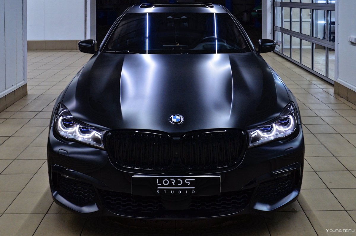 BMW 7 черный сатин
