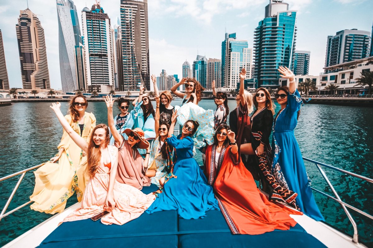 ОАЭ пляж девушки