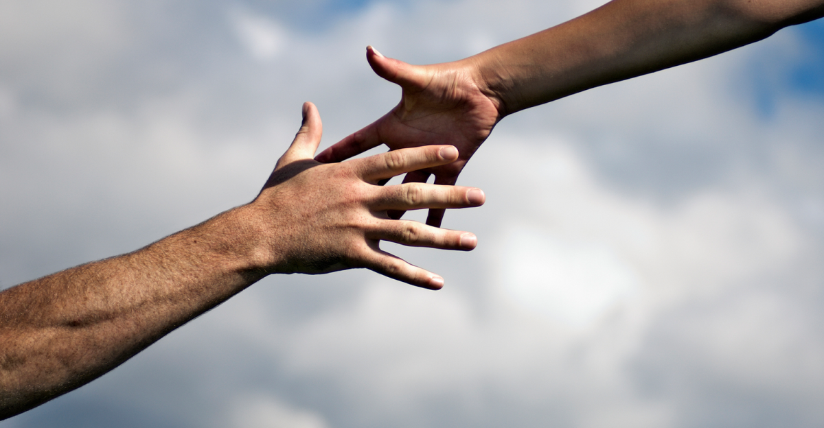 Рука тянется