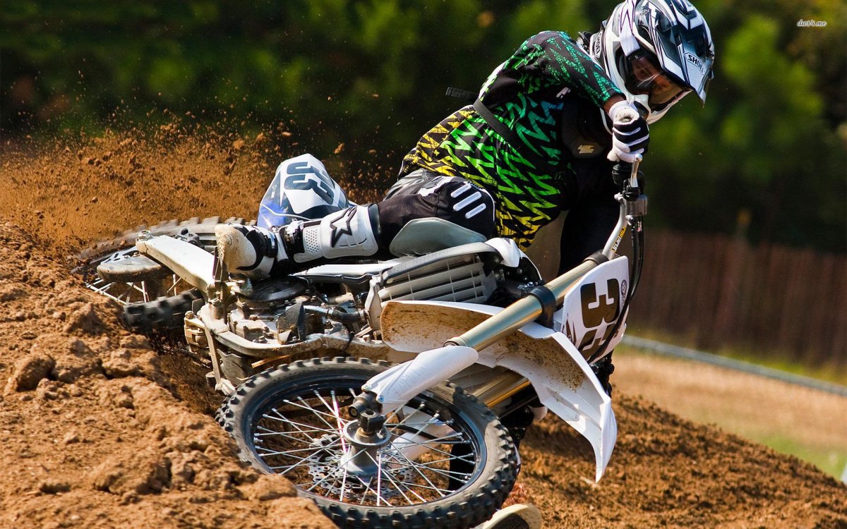 Стант на кроссовом мотоцикле